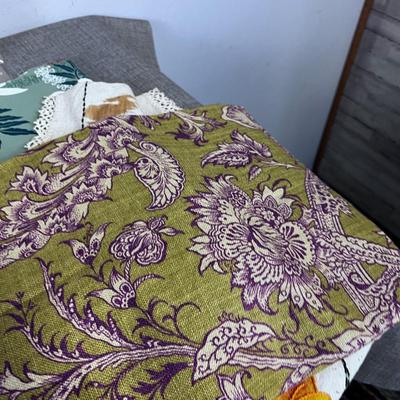 Linens: Misc. Mixed lot