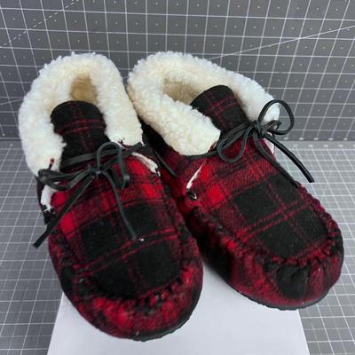 Minnetonka Women's Red Plaid Slipper