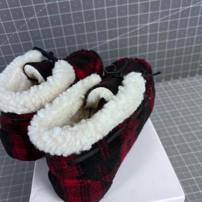 Minnetonka Women's Red Plaid Slipper