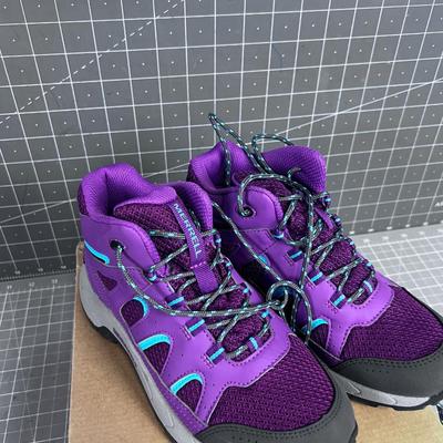 MERRIL Girls Size 2 Purple 