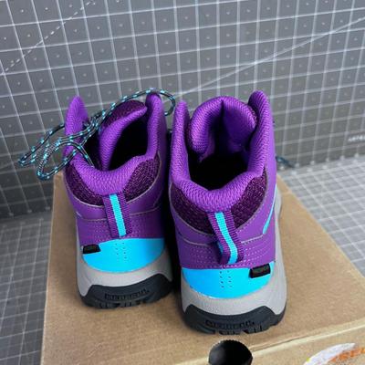 MERRIL Girls Size 2 Purple 