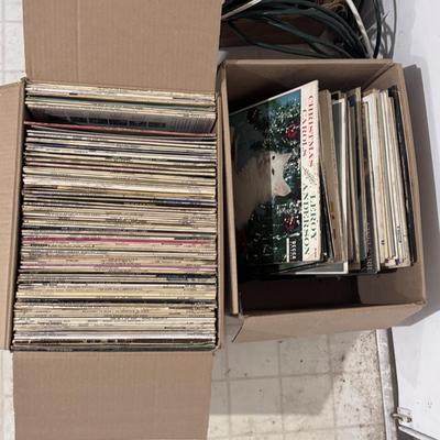 Over 100 Vinyls in Different Genres (WM-DZ)