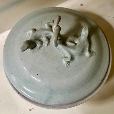 2 lizards arts and crafts era powder/trinket box