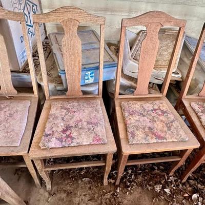Set of 4 oak dining chairs
