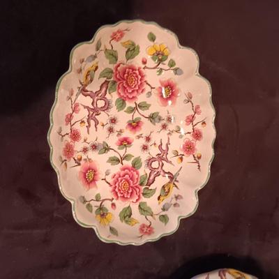 4 PIECES OF OLD FOLEY BONE CHINA FROM STAFFORDSHIRE ENGLAND