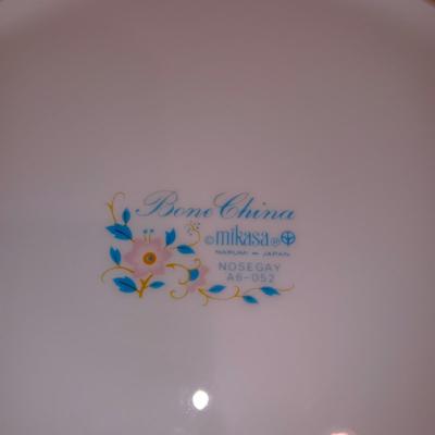 BEAUTIFUL MIKASA BONE CHINA 12 PLACE SETTING WITH EXTRAS