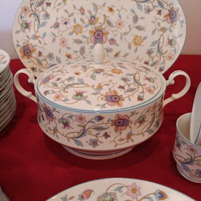 BEAUTIFUL MIKASA BONE CHINA 12 PLACE SETTING WITH EXTRAS