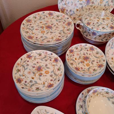 BEAUTIFUL MIKASA BONE CHINA 12 PLACE SETTING WITH EXTRAS