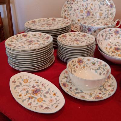 BEAUTIFUL MIKASA BONE CHINA 12 PLACE SETTING WITH EXTRAS