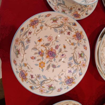 BEAUTIFUL MIKASA BONE CHINA 12 PLACE SETTING WITH EXTRAS