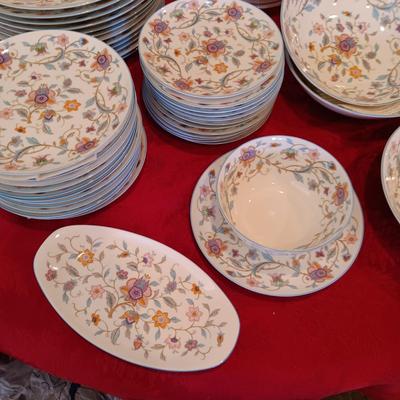 BEAUTIFUL MIKASA BONE CHINA 12 PLACE SETTING WITH EXTRAS
