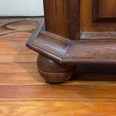 LOT 2L: Vintage Howard Miller Grandfather Clock