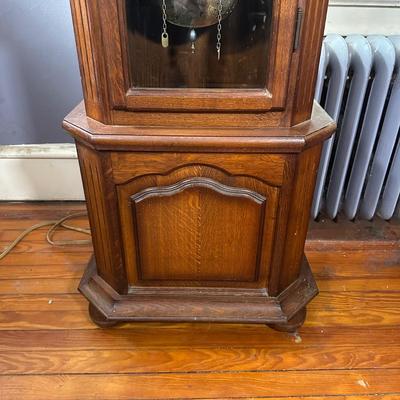 LOT 2L: Vintage Howard Miller Grandfather Clock