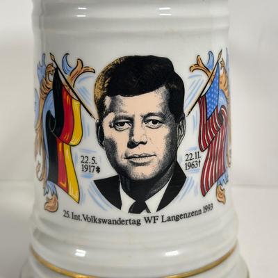 LOT 12D: Marilyn Monroe Decor Collection