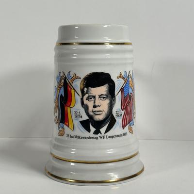 LOT 12D: Marilyn Monroe Decor Collection