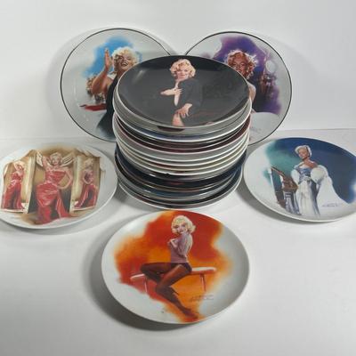 LOT 16D: Vintage Delphi Marilyn Monroe Decorative Plates