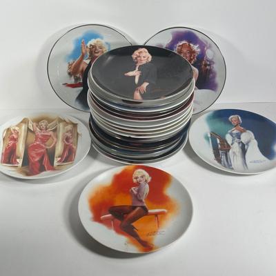 LOT 16D: Vintage Delphi Marilyn Monroe Decorative Plates