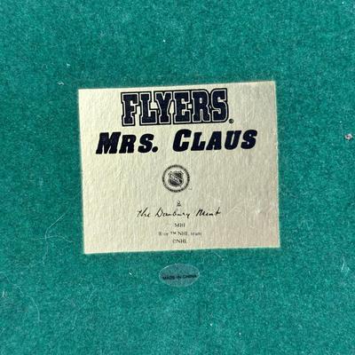 LOT 19D: The Danbury Mint Philadelphia Flyers Santa & Mrs Claus Figurines