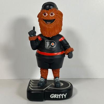 LOT 28A: Philadelphia Flyers Danbury Mint First Union Center, Bobble Heads & More