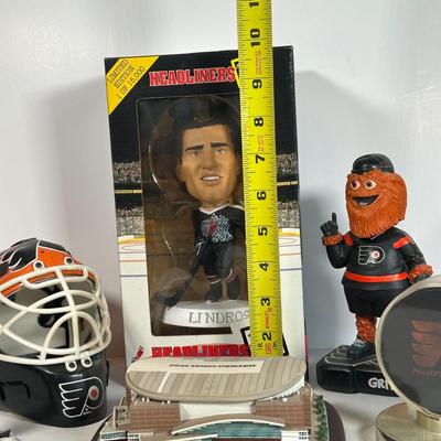 LOT 28A: Philadelphia Flyers Danbury Mint First Union Center, Bobble Heads & More
