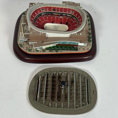 LOT 28A: Philadelphia Flyers Danbury Mint First Union Center, Bobble Heads & More