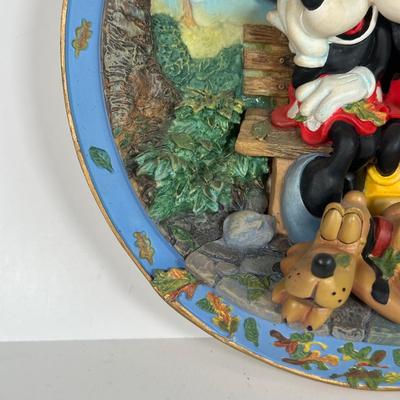 LOT 83A: Mickey & Minnie Home Decor Collection
