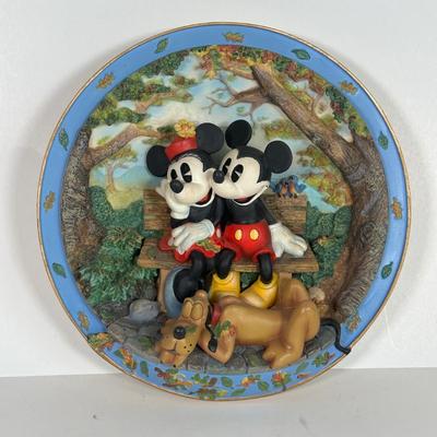LOT 83A: Mickey & Minnie Home Decor Collection