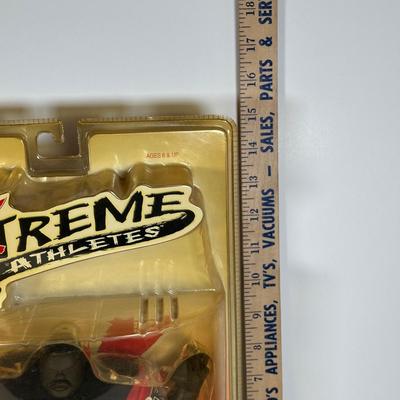 LOT 111A: Michael Vick Legends Of The Field Bobble Head & Extreme Athletes Action Figure