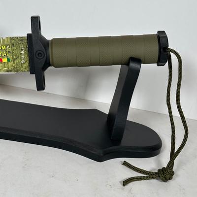 LOT 115A: Vietnam War Memorial Knife