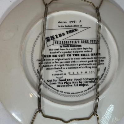 LOT 175A: The Hamilton Collection & Delph Decorative Baseball Plates