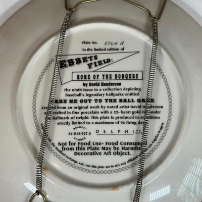 LOT 175A: The Hamilton Collection & Delph Decorative Baseball Plates