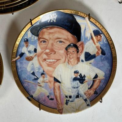 LOT 175A: The Hamilton Collection & Delph Decorative Baseball Plates