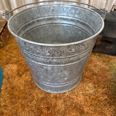 Lunchbox, bucket and bowl