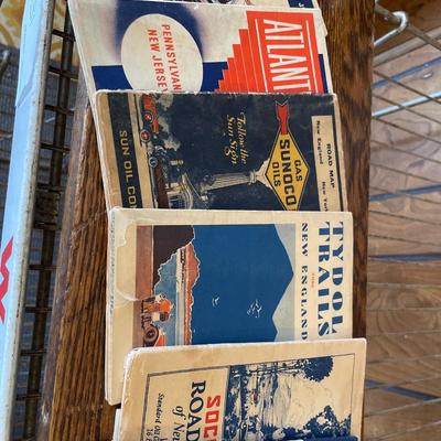 Texaco map holder and maps