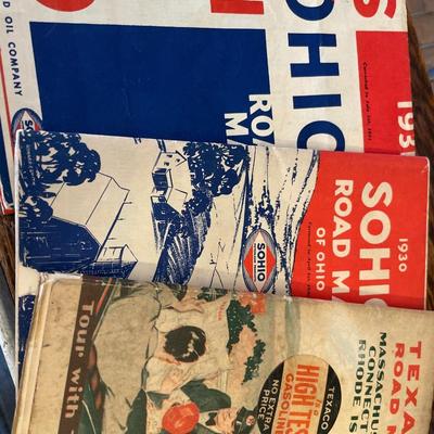 Texaco map holder and maps