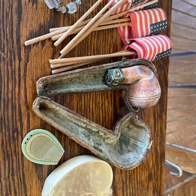 Misc vintage jewelry and pipe