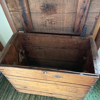 Vintage crate with lid and handles