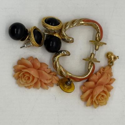 Vintage Earrings Black and Coral for pierced ears
