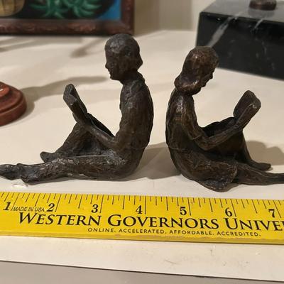 PAIR OF BRONZE BOOK READERS COUPLE