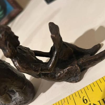 PAIR OF BRONZE BOOK READERS COUPLE