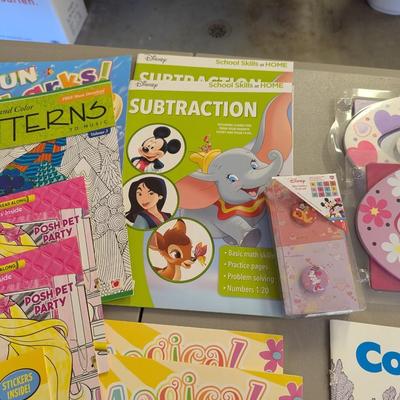 Melissa & Doug Door Signs Magnetic Dress Up Kit Color & Sticker Activity Books (G)