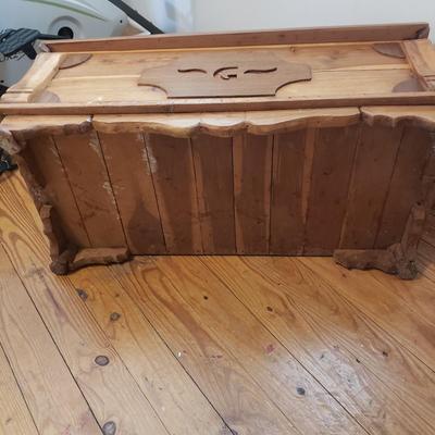 Monogrammed Cedar Chest (B1-KD)
