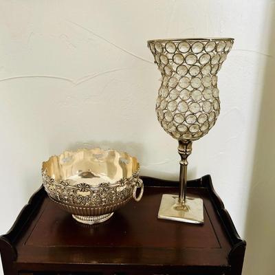 Table lot - small book table, decor and art