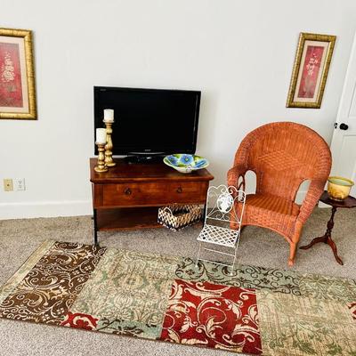 Rocker lot with TV, Art, Candles, Rug, Childs chair, Decorative Bowl,