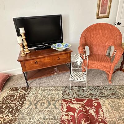 Rocker lot with TV, Art, Candles, Rug, Childs chair, Decorative Bowl,