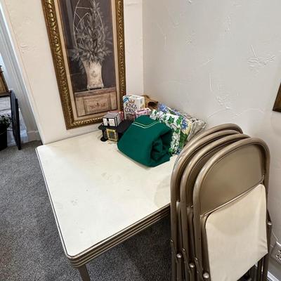 Bridge table & padded chairs lot