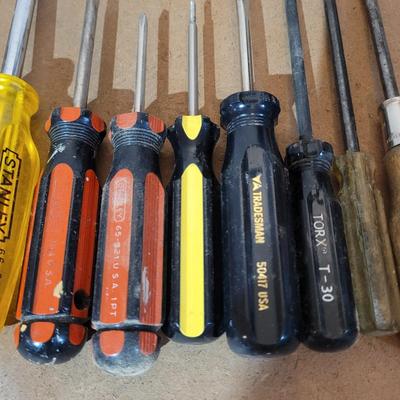 Large Screwdriver Lot (WM-EL)