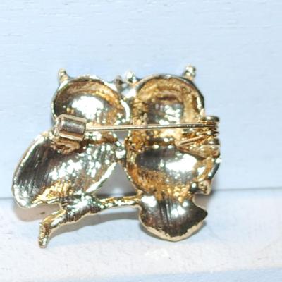 Blue Green & Clear Stones Double Owls BROOCH (1¼" x 1¼") on a Gold Tone Setting