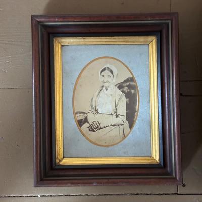 LOT 423: Beautiful Framed Antique Photos