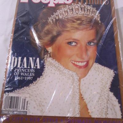 Sale Photo Thumbnail #33: People Tribute to Diana Special Collectors' edition magazine 1977, the Royal Wedding William & Katherine April 29, 2011 DVD